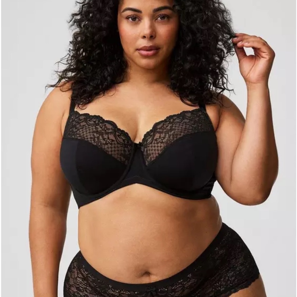 NWT Elegant Black Lace Bra